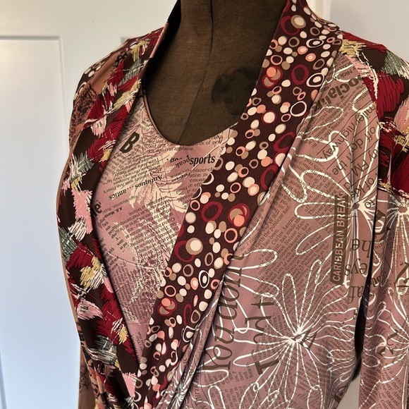 2 piece Tank top and belted over jacket “nothing matches” newspaper print fabric - Picture 3 of 17